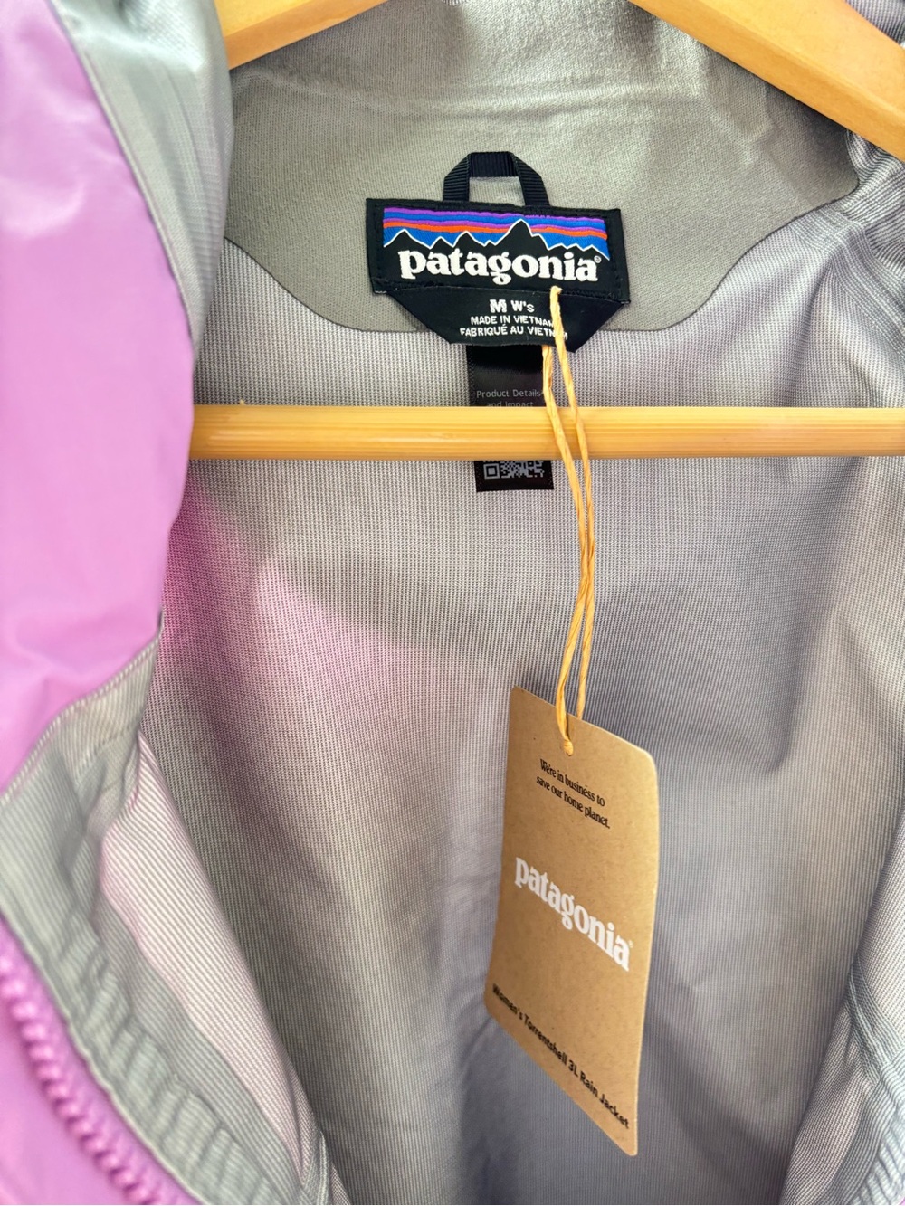 Brand New Patagonia Women's Torrentshell 3L Rain Jacket, Brisk Purple, Size M - Picture 2 of 4